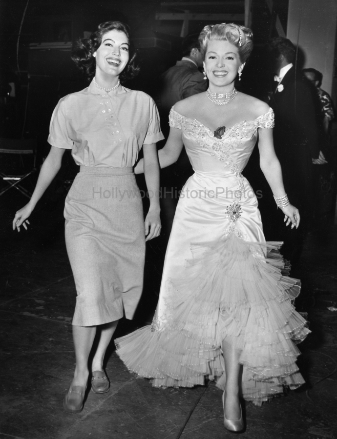 Lana Turner 1952 Ava Gardner The Merry Widow.jpg